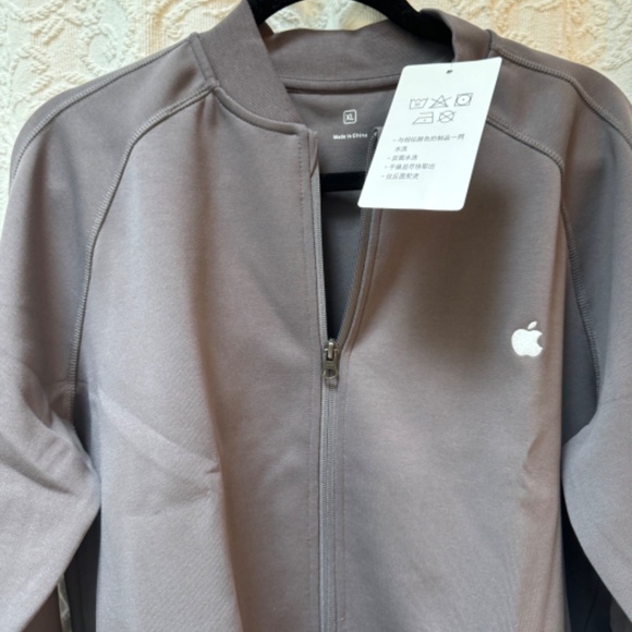 Apple Store Employee "Varsity Jacket" NWT/XL/Grey - Picture 2 of 4